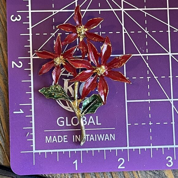 Vintage Oversized Red Enamel Christmas Holiday Poinsettia Flower Pin Brooch - Picture 4 of 4